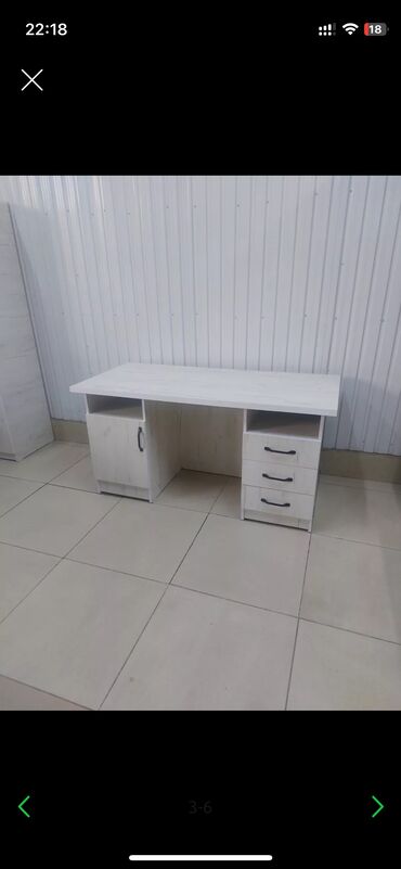 мебель белая: Стол новый, размери не то,2 компьютер, батпай калат экен, болушу 5000