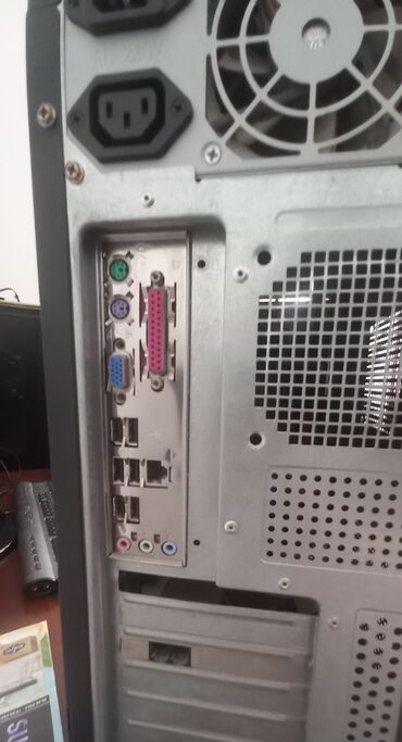 Korpuslar: Masaüstü kompüter korpusu – ATX midi-tower - Rəng: qara, ön hissədə — 7