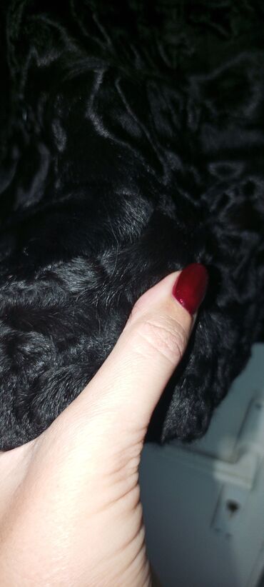 Krzneni kaputi: L, Sa postavom, bоја - Crna — 6