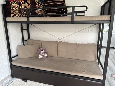 диван трансформер в двухъярусную кровать с 3 мя спальными местами: Диван-кровать, цвет - Серый, Б/у