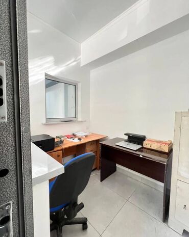 Офисы: Сдаю Офис, 170 м², В жилом комплексе, С отдельной кухней, С системой безопасности, С отдельным входом — 2