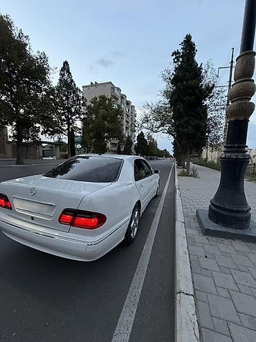mercedes 208 d: Mercedes-Benz E-Class: 2.2 l | 2001 il Sedan — 6