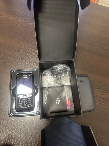 blackberry porsche design p9982 silver: Blackberry Pearl 3G, 2 GB, rəng - Qara, Düyməli, Sənədlərlə