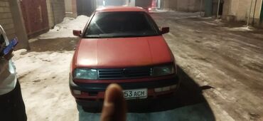Volkswagen: Volkswagen Vento: 1993 г., 1.8 л, Механика, Бензин, Седан
