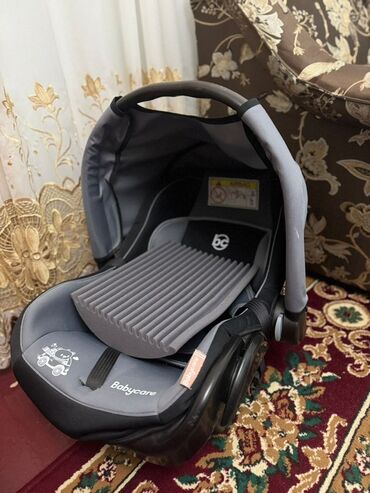 прогулочные коляски для зимы: Автокресло, цвет - Серый, Б/у