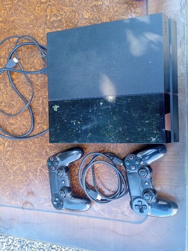 ps4 pultlar: PlayStation 4 satılır, içində oyunlarda var iki pult