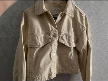 kurtka qadin: Джинсовая куртка, Bershka, S (EU 36)