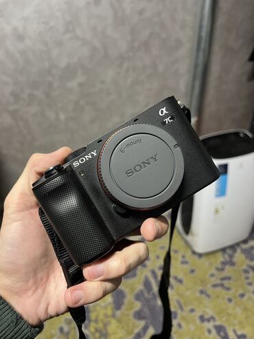 куплю старые фотоаппараты дорого: Sony a7c body Компактный фулл-фрейм. В отличном техническом