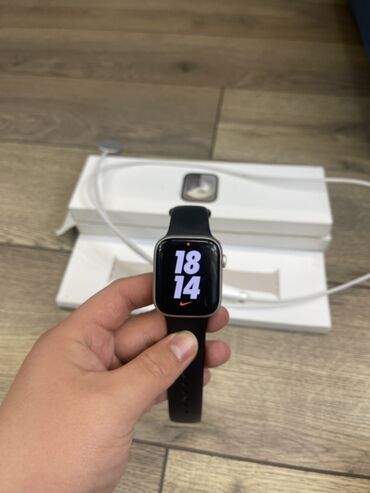 купить apple watch: Срочно продается Apple Watch 9 series 45 mm Цвет:белый (Starlight Al