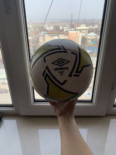 Мячи: Мяч Umbro оригинал играл только один раз