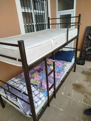 list demir: Oğlan və qız üçün, Çarpayı, Matras ilə, Siyirməsiz, Dəmir