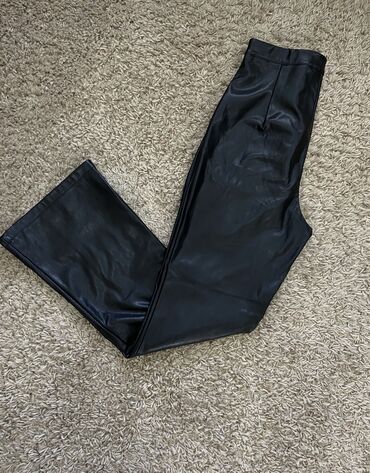 crna kosulja i sive pantalone: L (EU 40), Visok struk, Zvoncare
