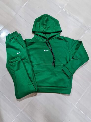 Gornji i donji deo: Termo zenske trenerke
S M L XL XXL
2600 na seriju 3000 na komad — 10