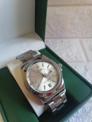 Ručni satovi: Cena:2900din (Samo sat) 
3300din (Sat sa kutijom) — 12