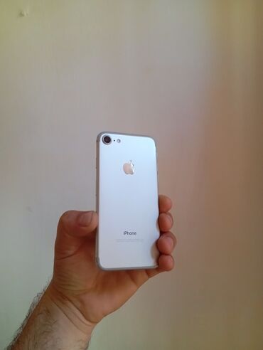 Apple iPhone: IPhone 7, 128 GB, Gümüşü, Barmaq izi, Face ID, Zəmanət