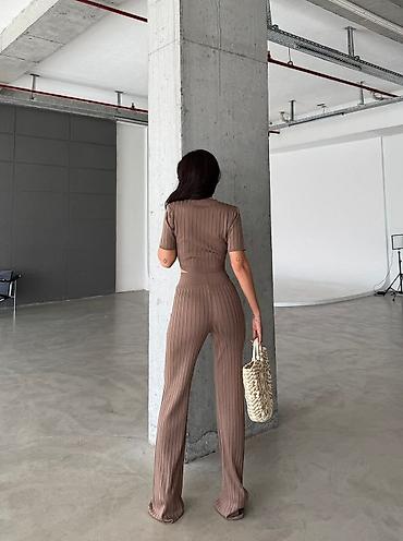 mona bih: Kompleti 2500 dinara
Duzina 120 cm nogavica
Boje crna siva braon bez — 3