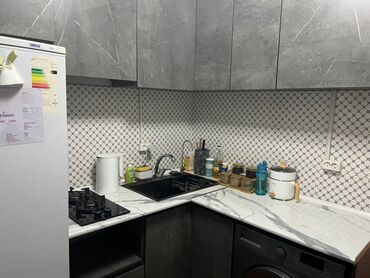 продается 3 комнатная квартира политех: 2 бөлмө, 45 кв. м, 104-серия, 4 кабат, Евроремонт
