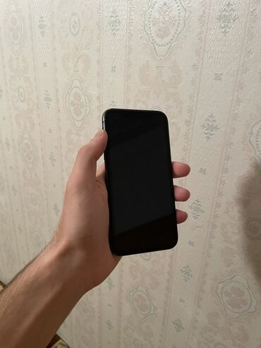 iphone 11 qara: IPhone 11, 64 GB, Qara, Barmaq izi