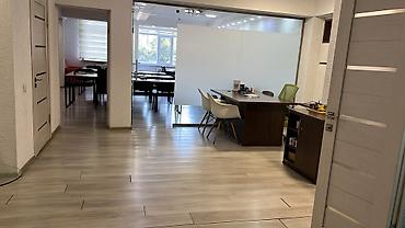 Сдаю Офис целиком: 96 м², В жилом комплексе, С ремонтом, Первая линия, С отдельным входом, С отдельным санузлом