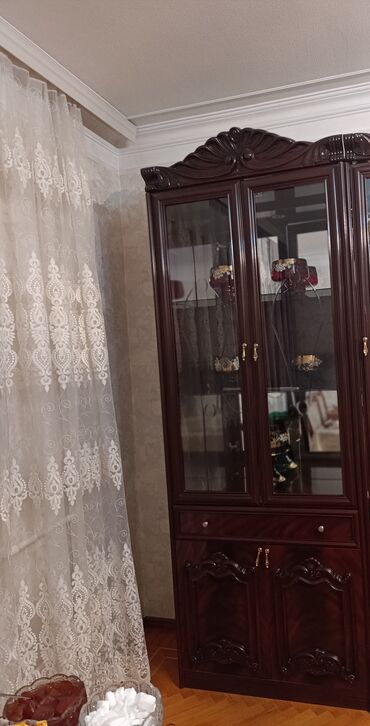вешалки напольные для одежды деревянные дорогие: Стеклянная витрина-шкаф
