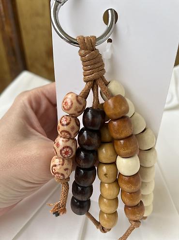 Bijuteriya: Aksesuar- çanta üçün,açarlıq, brelok. Hər ikisi yenidir, qiymət cəmi 5 — 4