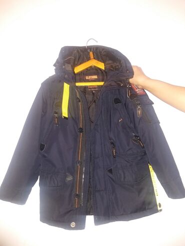куртка деми на мальчика: Продаю куртку зимнюю на мальчика 130см ростовка. Отличное состояние