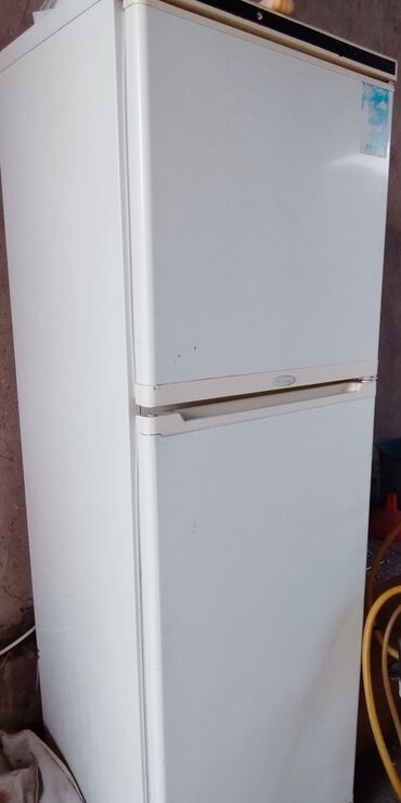 стинол: Холодильник Stinol, Б/у, Двухкамерный