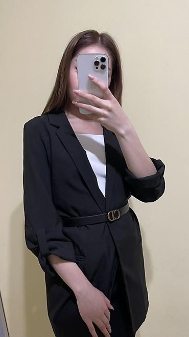 Пиджаки, жакеты: Женский удлиненный черный пиджак - Классический крой с лацканами — 10