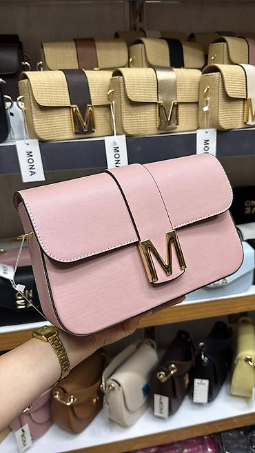 Torbe: Ženska torba MONA – elegantna crossbody/ramena torba sa zlatnim “M” — 15