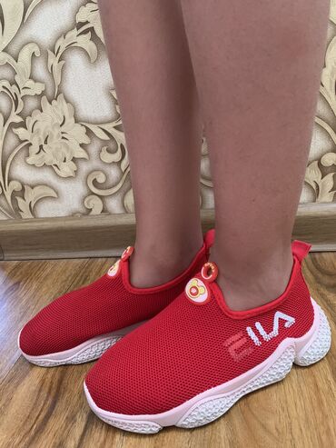 красные детские туфли: Б/у сетчатые Кросы унисекс, 34размер(маломерки) по стельке 19,5см, по