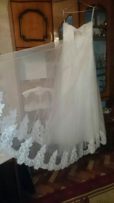 Свадебные платья: Продаю изящное свадебное платье, цвет айвери одевала один раз