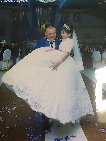 Свадебные платья: Свадебное платье, La Sposa, Винтажный стиль, Закрытое, Открытая спина, Гипюр, Пышное, Китай, Кружево, Б/у at lalafo.kg — 8 Свадебные платья: Свадебное платье, La Sposa, Винтажный стиль, Закрытое, Открытая спина, Гипюр, Пышное, Китай, Кружево, Б/у — 8