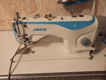 машина швейная: Швейная машина Jack, Швейно-вышивальная, Полуавтомат