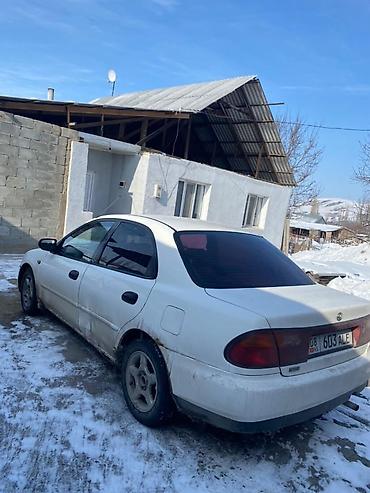 малолитражка машина: Продаётся компактный седан белого цвета. Четырёхдверный кузов — 2