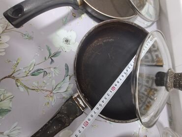 эмалированая посуда: ПРОДАЮ. (Всё в ОДНИ РУКИ) 2 сковородки и 1 казан. Сковородки и