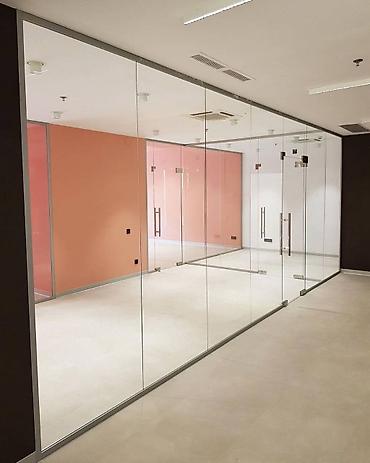 Перегородки на заказ: На заказ Цельностеклянная перегородка, Для офиса, Бронированное стекло, Бесплатный замер, Бесплатная доставка, Бесплатная установка — 7