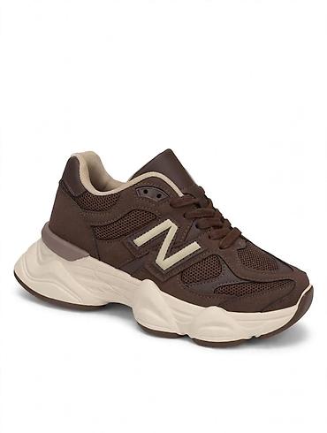 New Balance muške patike – retro chunky dizajn u braon tonovima -