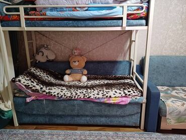 Другая детская мебель: Продается двухяростная кровать в хорошем состоянии!