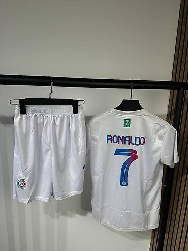 клубном: Футбольная форма Al Nassr с именем Ronaldo и номером 7. Комплект — 2