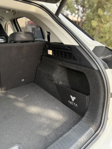 Другие автомобили: Электромобиль-кроссовер (компактный SUV), белый цвет кузова. Основные — 18