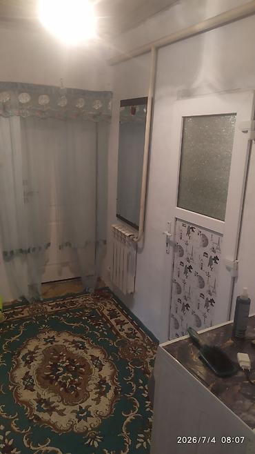 Продажа коттеджей и домов: Продается два небольших дома, площадью 80 КВ.м. На большом участке — 27