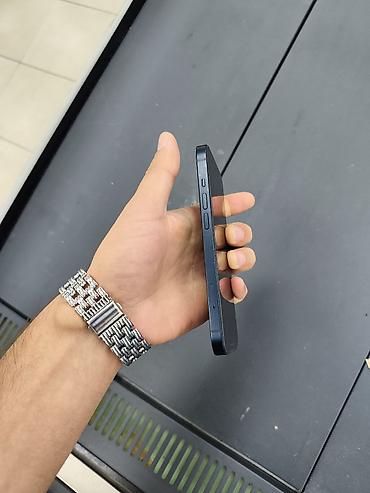 telfon qablari: IPhone 13 128 yaddas 80% ustunde 4 Kabro Hediyye verirem 2 eded 13 — 5