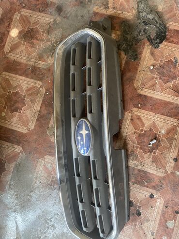 Решетки радиатора: Решетка радиатора Subaru 2005 г., Оригинал