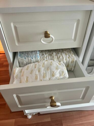 Beşiklər: Oğlan və qız üçün, İşlənmiş, Dördbucaq, Beşik, Dəst ilə, Matras ilə, Yellənmə mexanizm ilə — 5