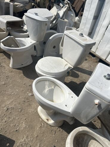 Ремонт и строительство: Ağ rəngdə müxtəlif növ tualet qablari. Hər biri keramika materialından