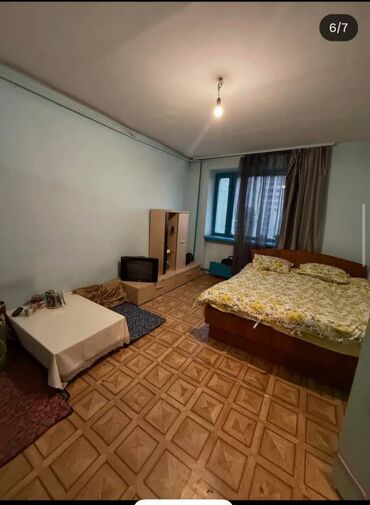 срочно продаётся 1 комнатная квартира в районе ошского рынка: 2 комнаты, 40 м², Общежитие и гостиничного типа, 5 этаж, Старый ремонт