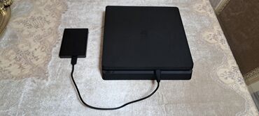 PS4 (Sony Playstation 4): PLAYSTATION 4 SLIM.500 gb+2 tb ssd.Pult original,yahşı işləyir.Oyun