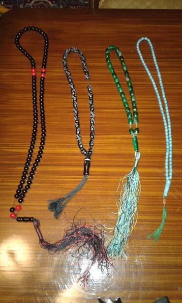 Təsbehlər: Təsbəhlər satılır. Biri 10 manat — 2
