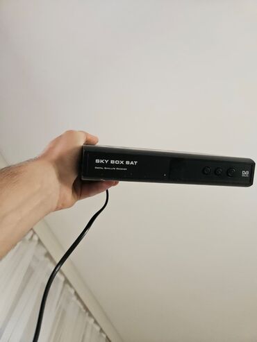 diod lazer aparatı: SKY BOX SAT – Rəqəmsal Peyk Qəbuledicisi Xüsusiyyətlər: - DVB uyğun
