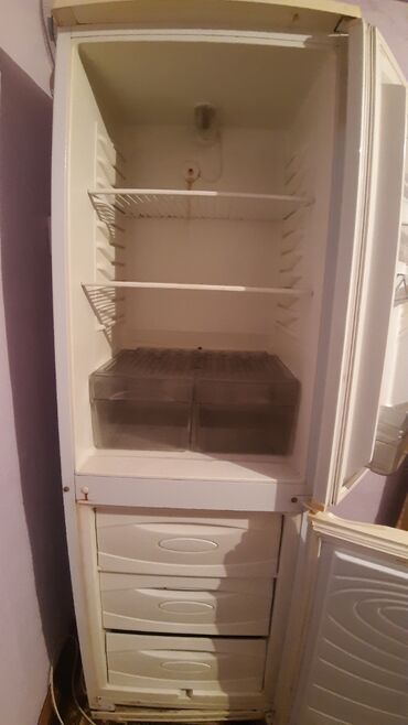 в рассрочку мебель: Холодильник состояние хорошее 
люстра состояние отличное